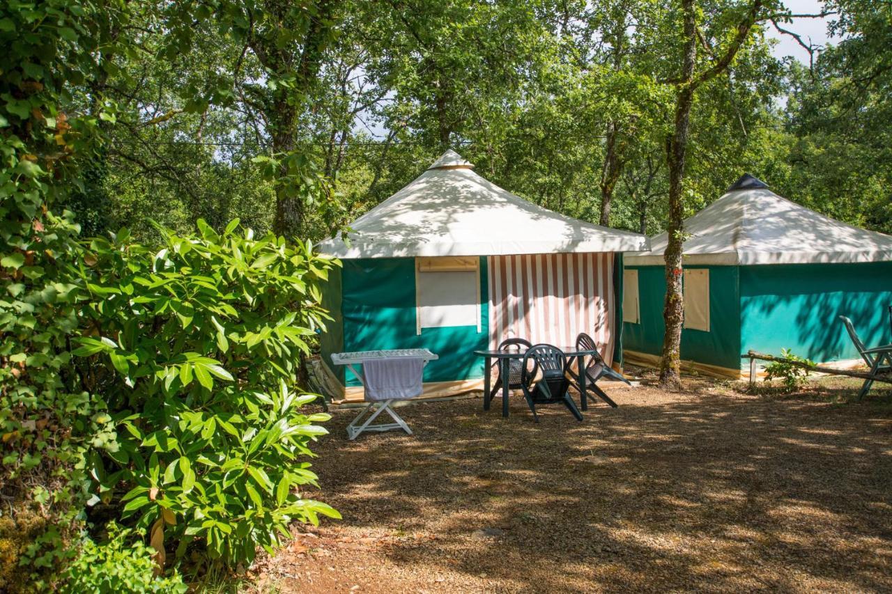 Camping Au Bois Dormant Hotel Chauffour-sur-Vell Buitenkant foto