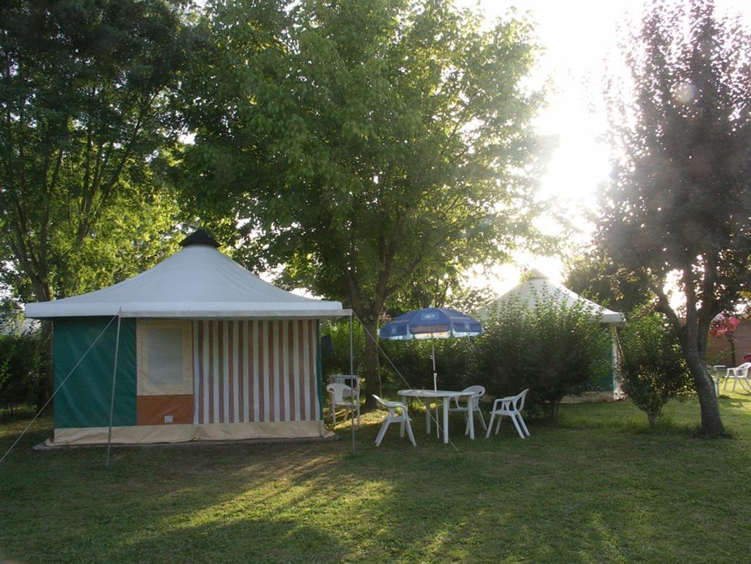 Camping Au Bois Dormant Hotel Chauffour-sur-Vell Buitenkant foto