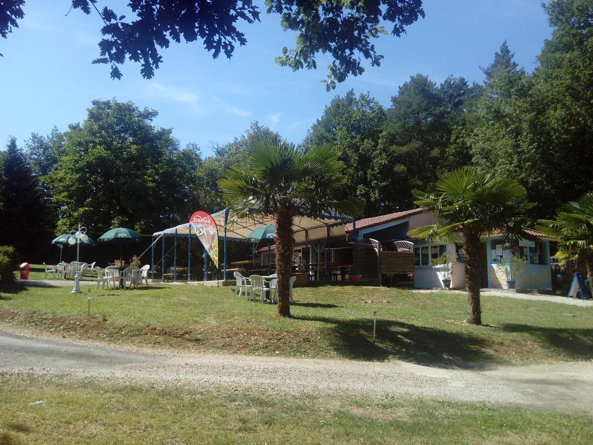 Camping Au Bois Dormant Hotel Chauffour-sur-Vell Buitenkant foto