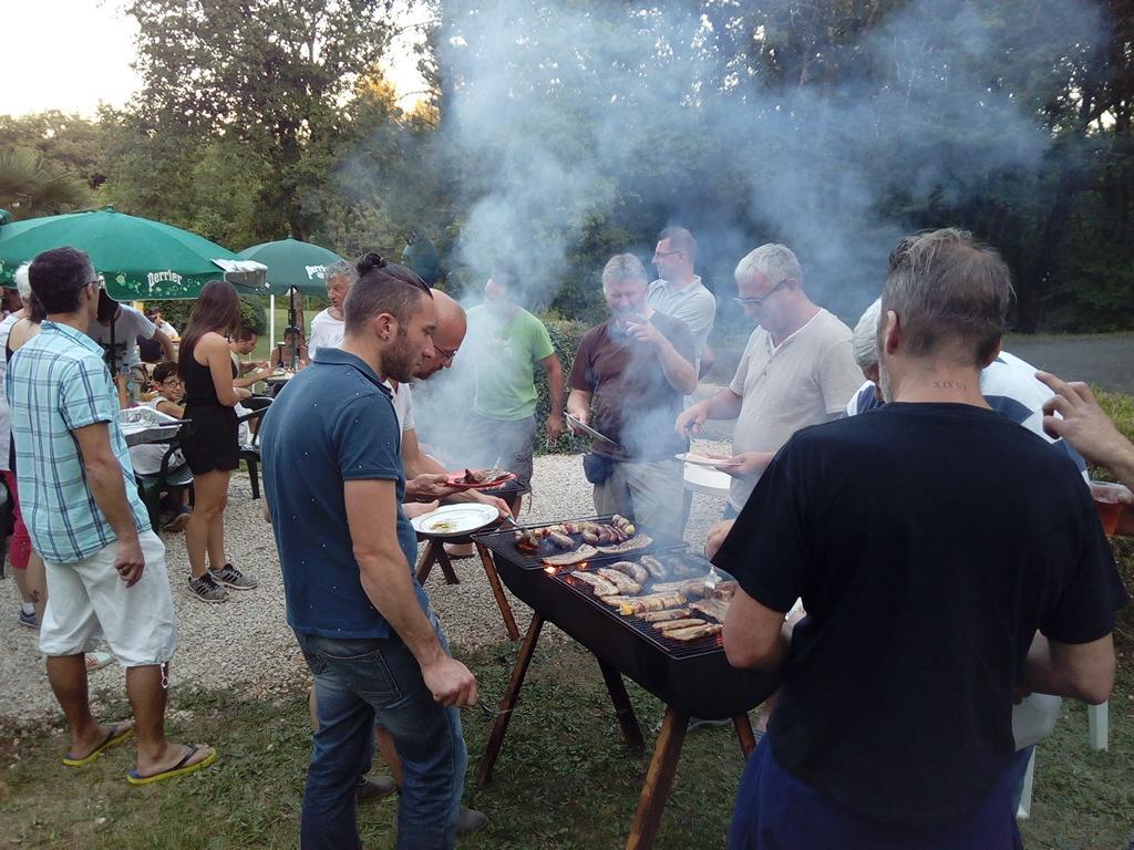 Camping Au Bois Dormant Hotel Chauffour-sur-Vell Buitenkant foto